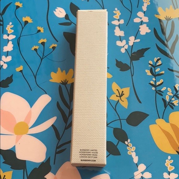 Burberry Liquid Lip Velvet NWT Regiment Red No. 37 - Picture 5 of 12